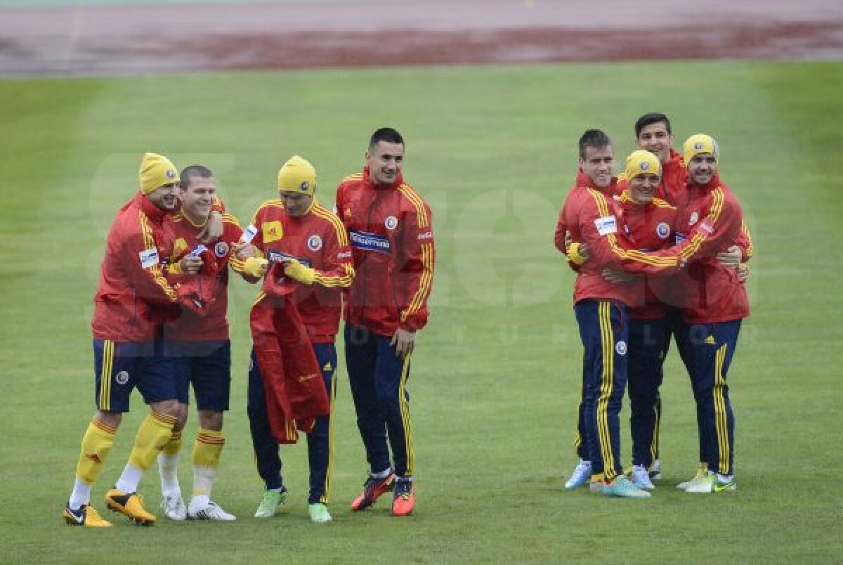 Ungaria - România se joacă azi, ora 21:30, pe un gazon imposibil! Ce jucători aruncă în luptă Piţurcă