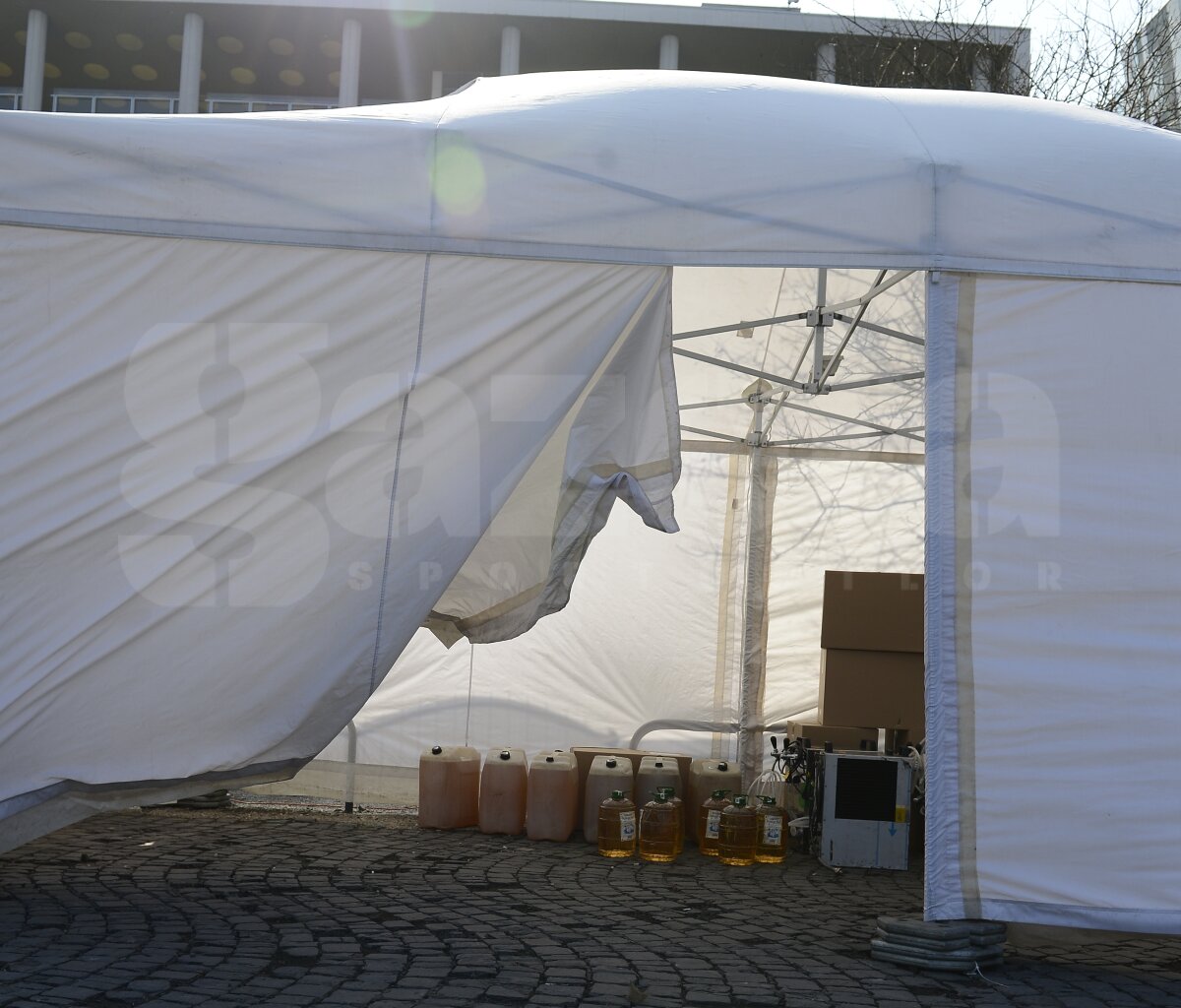 FOTO Pregătirile pentru Ungaria - România » Ecranul gigant a fost amplasat