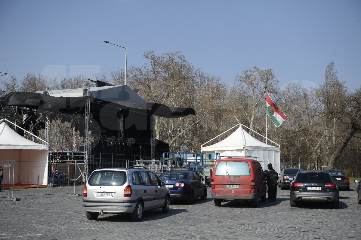 FOTO Pregătirile pentru Ungaria - România » Ecranul gigant a fost amplasat