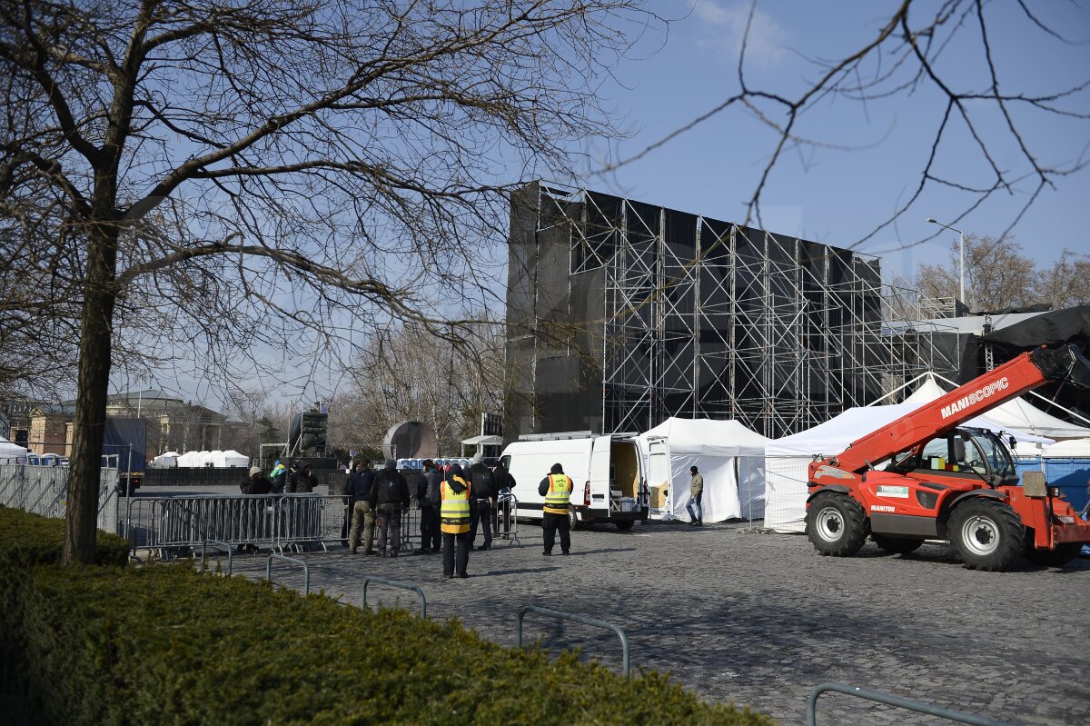 FOTO Pregătirile pentru Ungaria - România » Ecranul gigant a fost amplasat