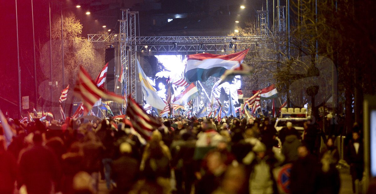 FOTO  Au încins atmosfera » Ungurii au luat cu asalt zona din apropierea stadionului