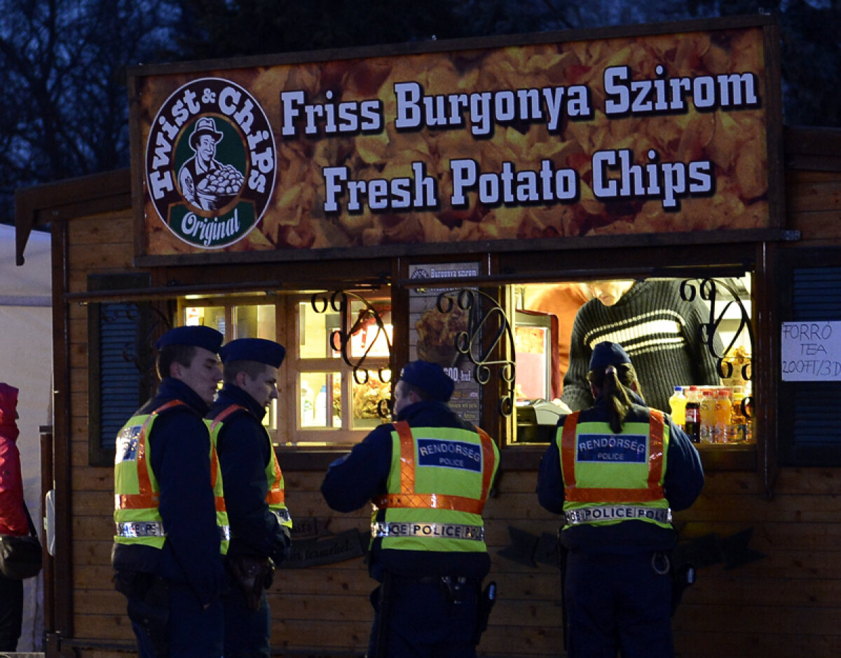 FOTO Iad la arenă, paradis în oraş » Fanii maghiari au creat o atmosferă explozivă în jurul arenei "Ferenc Puskas"