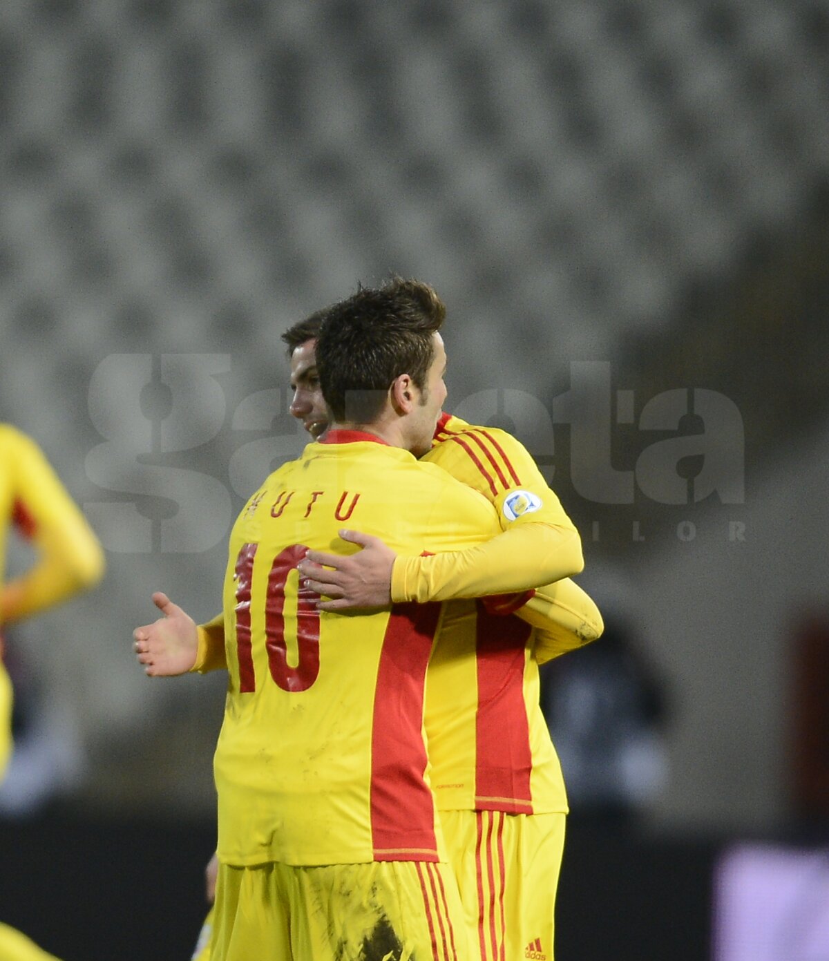 VIDEO şi FOTO Salvaţi în prelungiri » Continuăm cursa umăr la umăr cu maghiarii » Ungaria - România 2-2