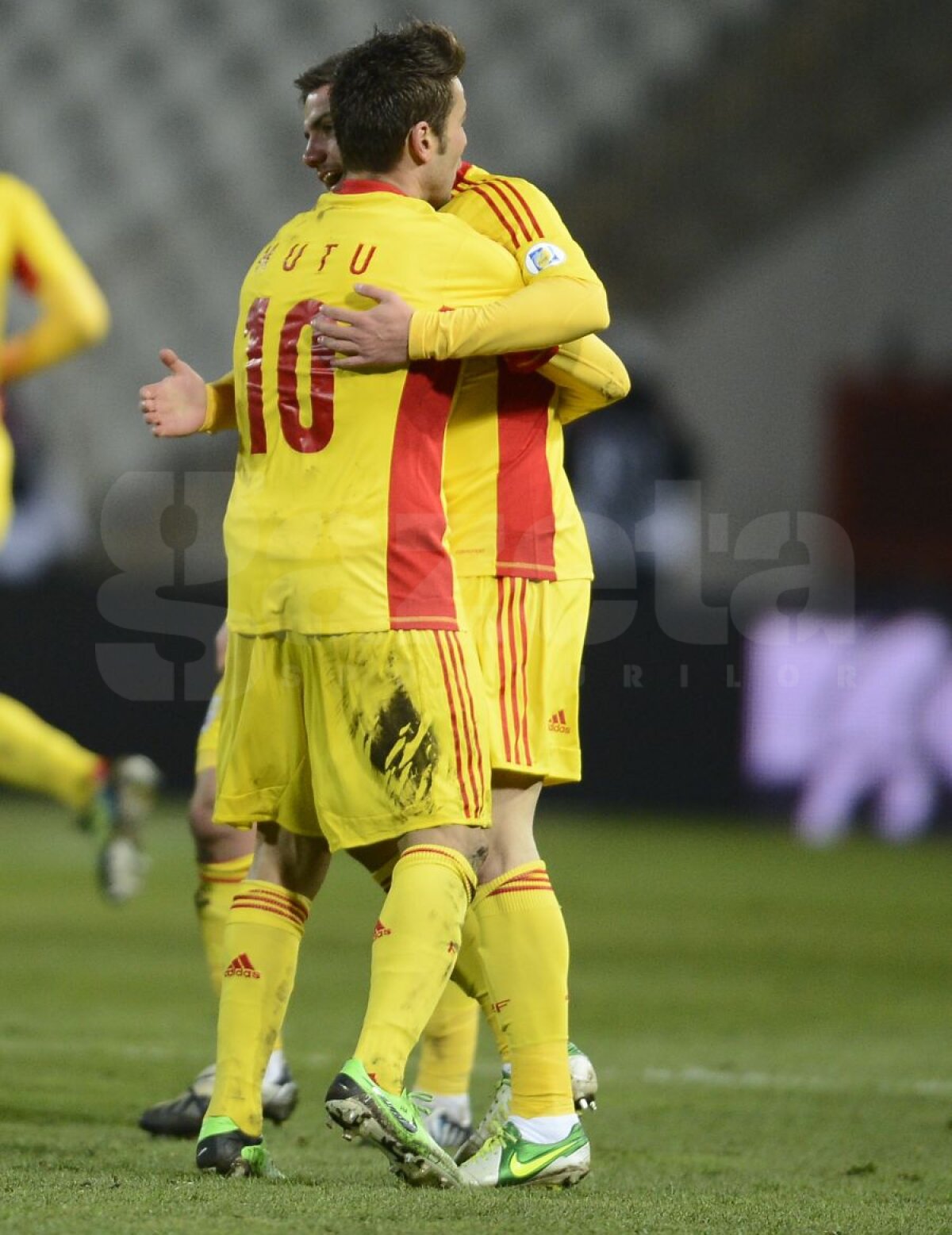 VIDEO şi FOTO Salvaţi în prelungiri » Continuăm cursa umăr la umăr cu maghiarii » Ungaria - România 2-2