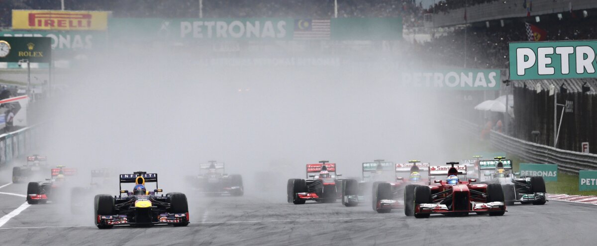 FOTO şi VIDEO Marele Premiu al Malaeziei » Vettel s-a impus, Alonso a abandonat în turul 2