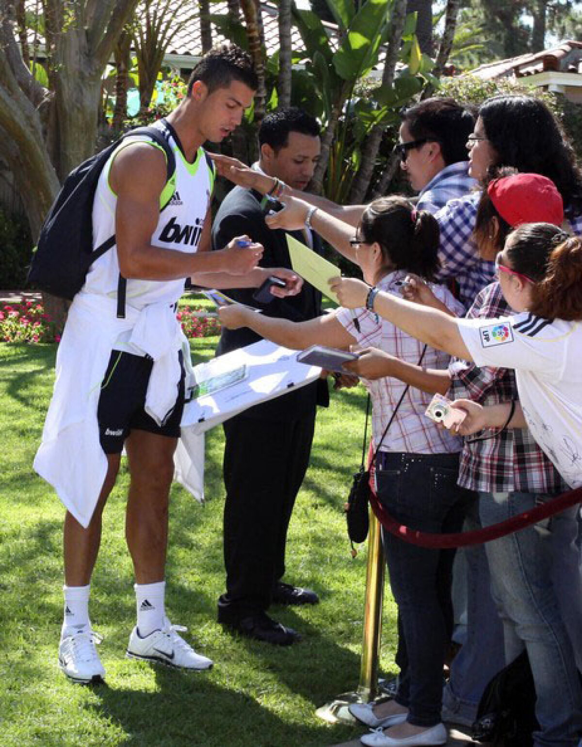 Au amăgit 15.000 de oameni! » Steliştii i-au ignorat pe suporterii care s-au strîns la amicalul cu Brăila