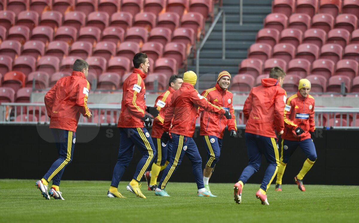 FOTO "Joacă" pe Amsterdam Arena » Tricolorii, spionaţi din tribune ;)