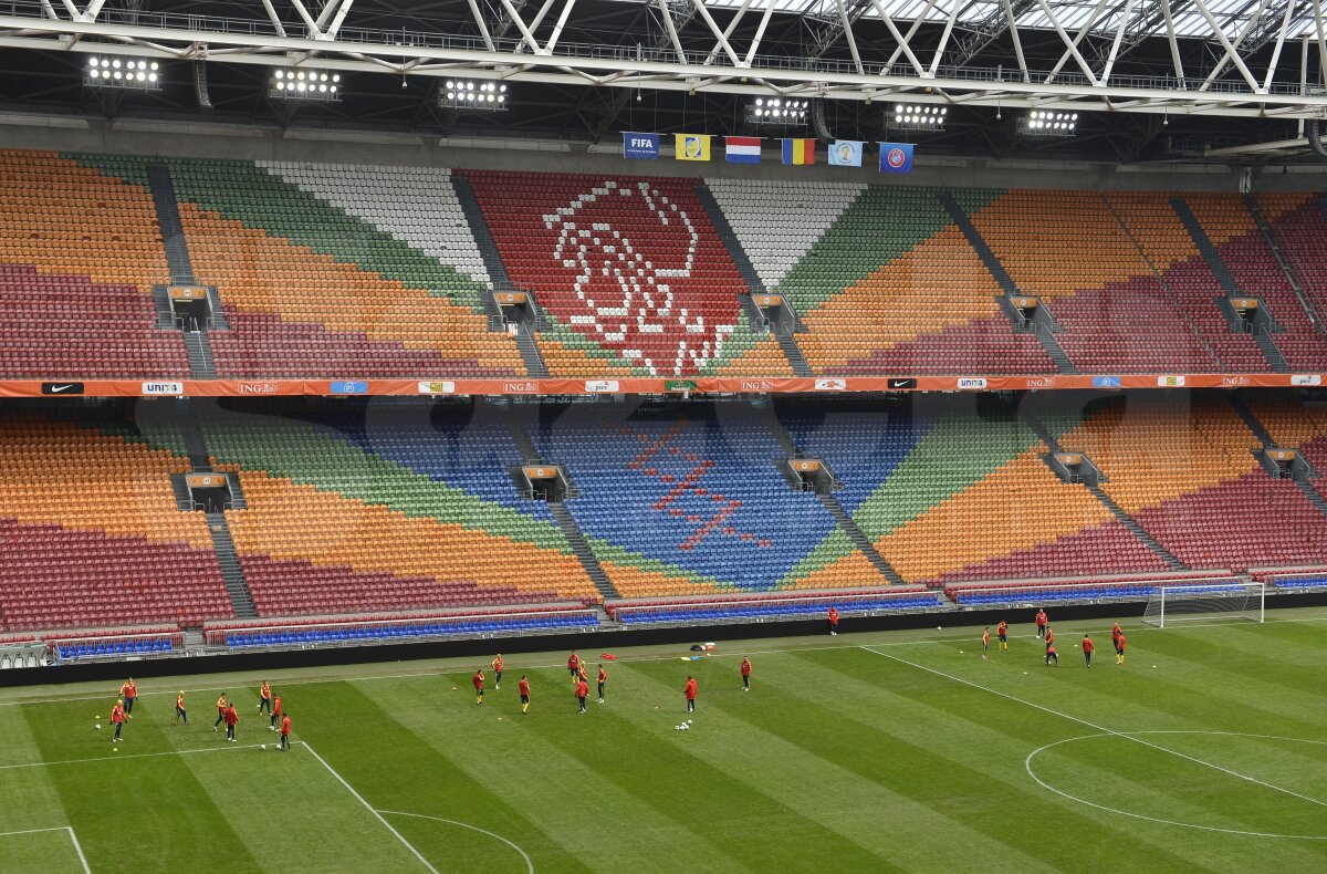 FOTO "Joacă" pe Amsterdam Arena » Tricolorii, spionaţi din tribune ;)