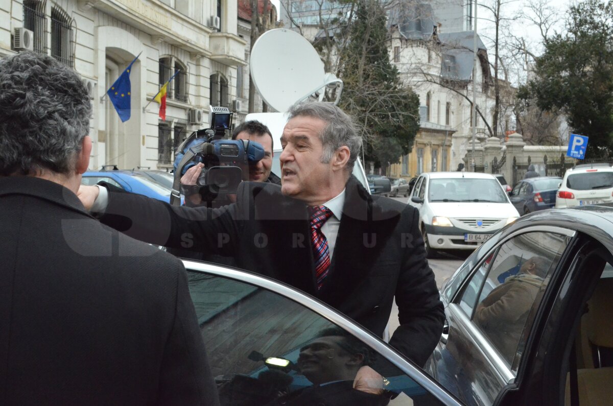 FOTO Judecarea recursului în Dosarul Valiza s-a amînat pentru data de 22 aprilie! Becali: "Eu iubesc Înalta Curte!"