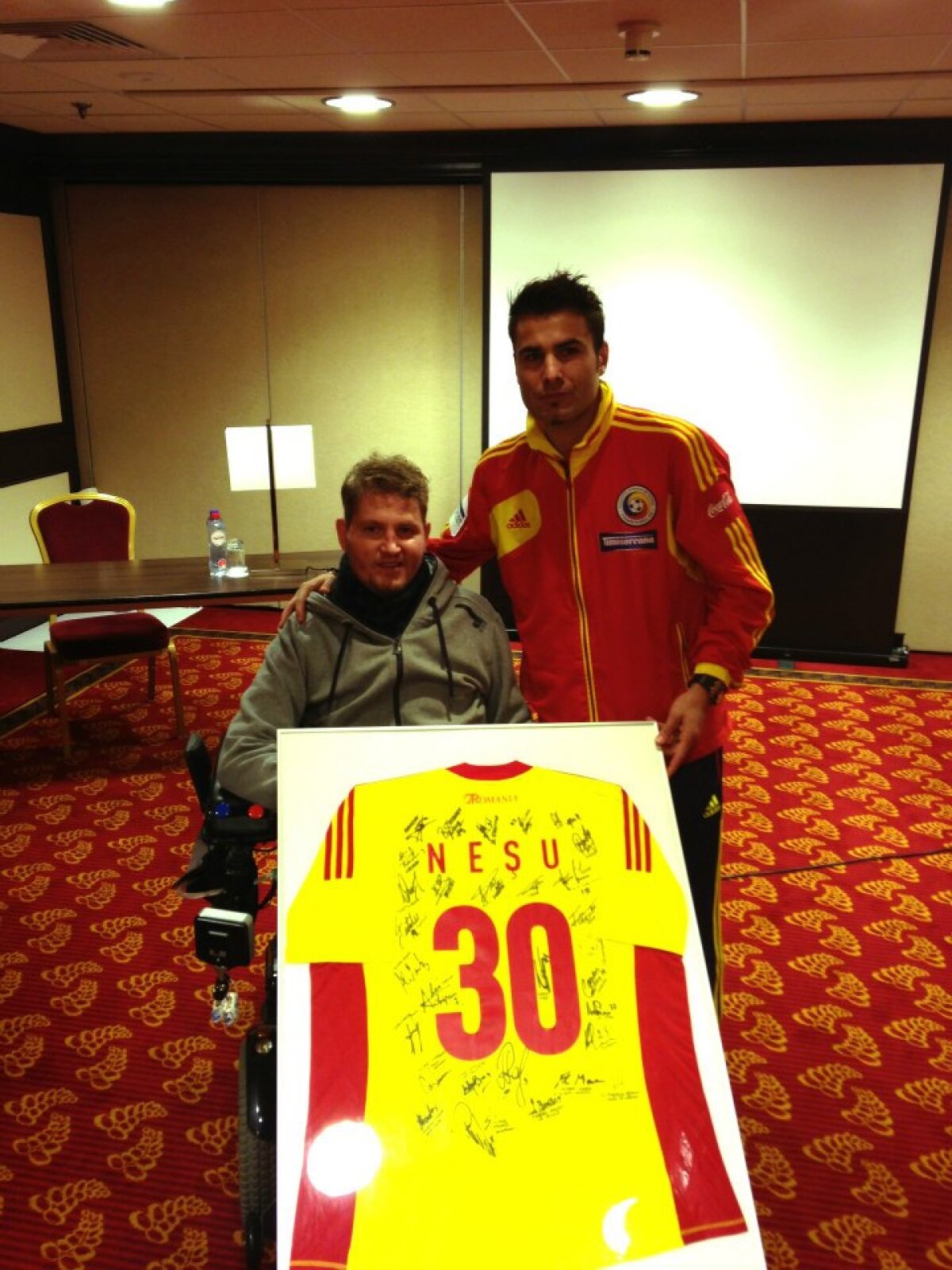 Neşu alături de naţională în meciul cu Olanda » Tricolorii i-au făcut un cadou