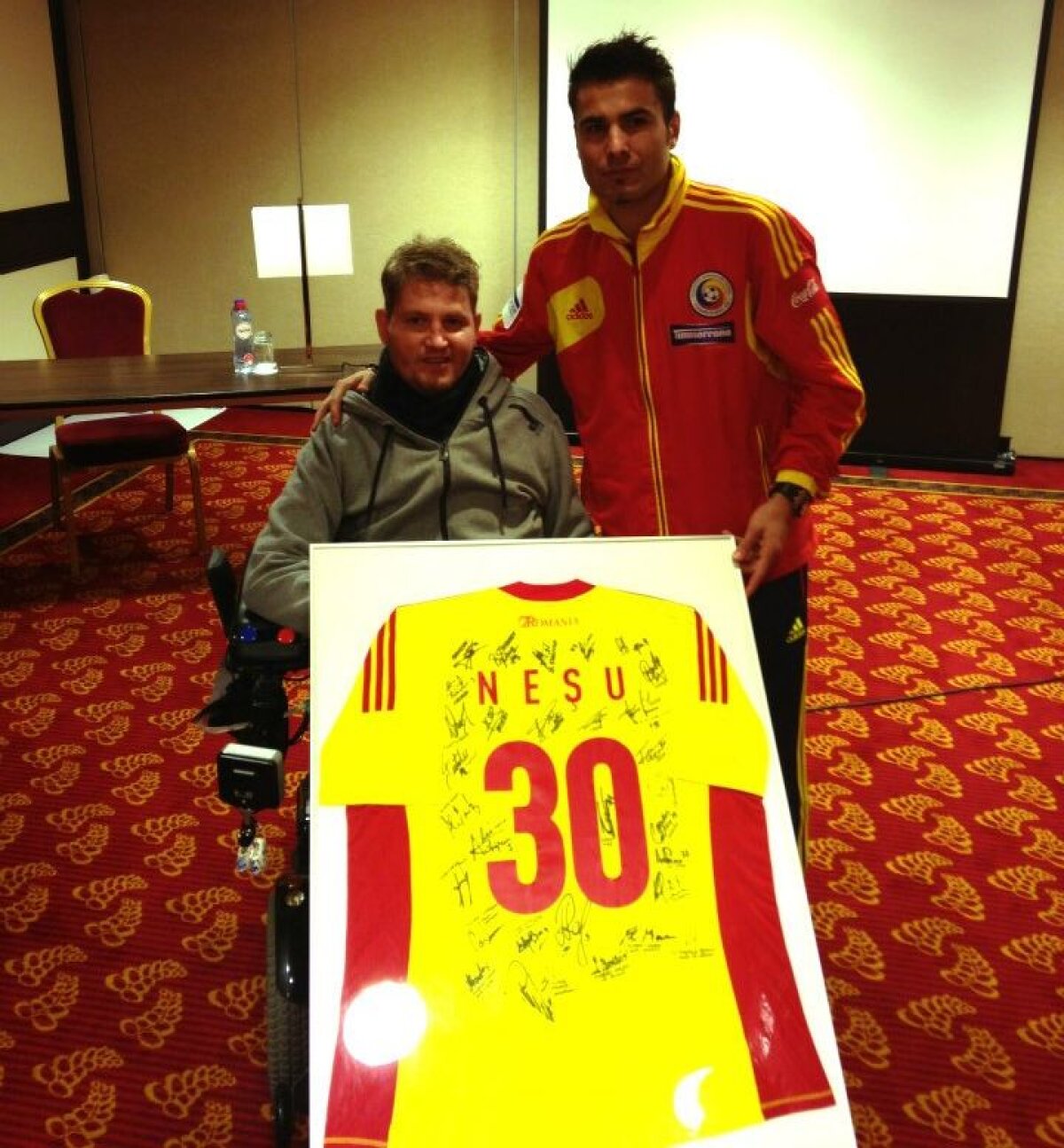 Neşu alături de naţională în meciul cu Olanda » Tricolorii i-au făcut un cadou