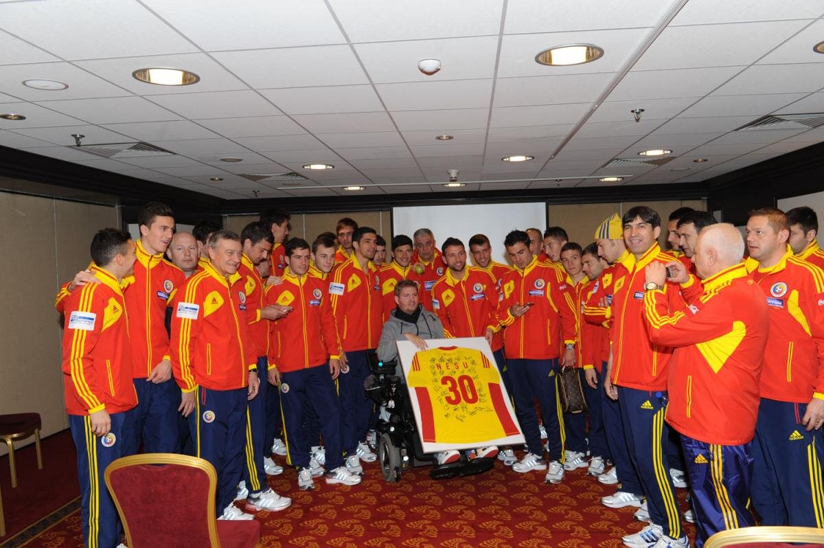 Neşu alături de naţională în meciul cu Olanda » Tricolorii i-au făcut un cadou