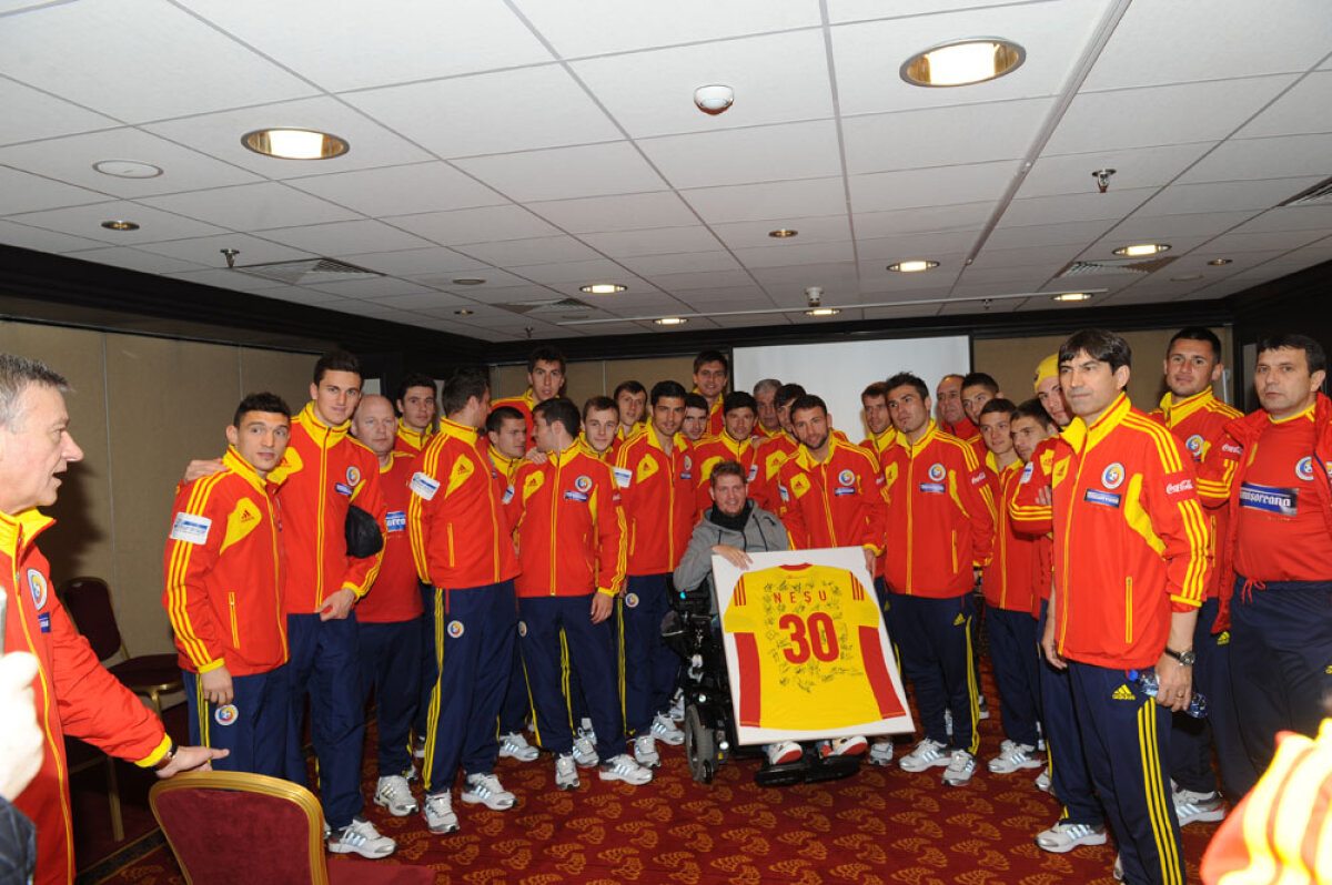 Neşu alături de naţională în meciul cu Olanda » Tricolorii i-au făcut un cadou