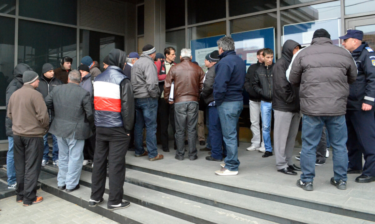 UPDATE După protestul de ieri, doi taximetrişti au intrat în greva foamei