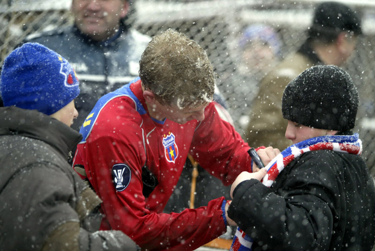 Steaua îşi iubeşte fanii doar cînd e cald! "Nu dăm autografe la minus 10 grade şi pe vînt!" » Erau +2 grade