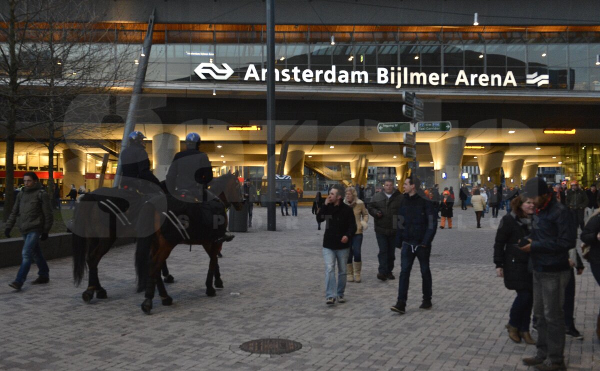 FOTO Suporterii români, solidari cu fanul rapidist » Imagini cu atmosfera de pe Amsterdam ArenA