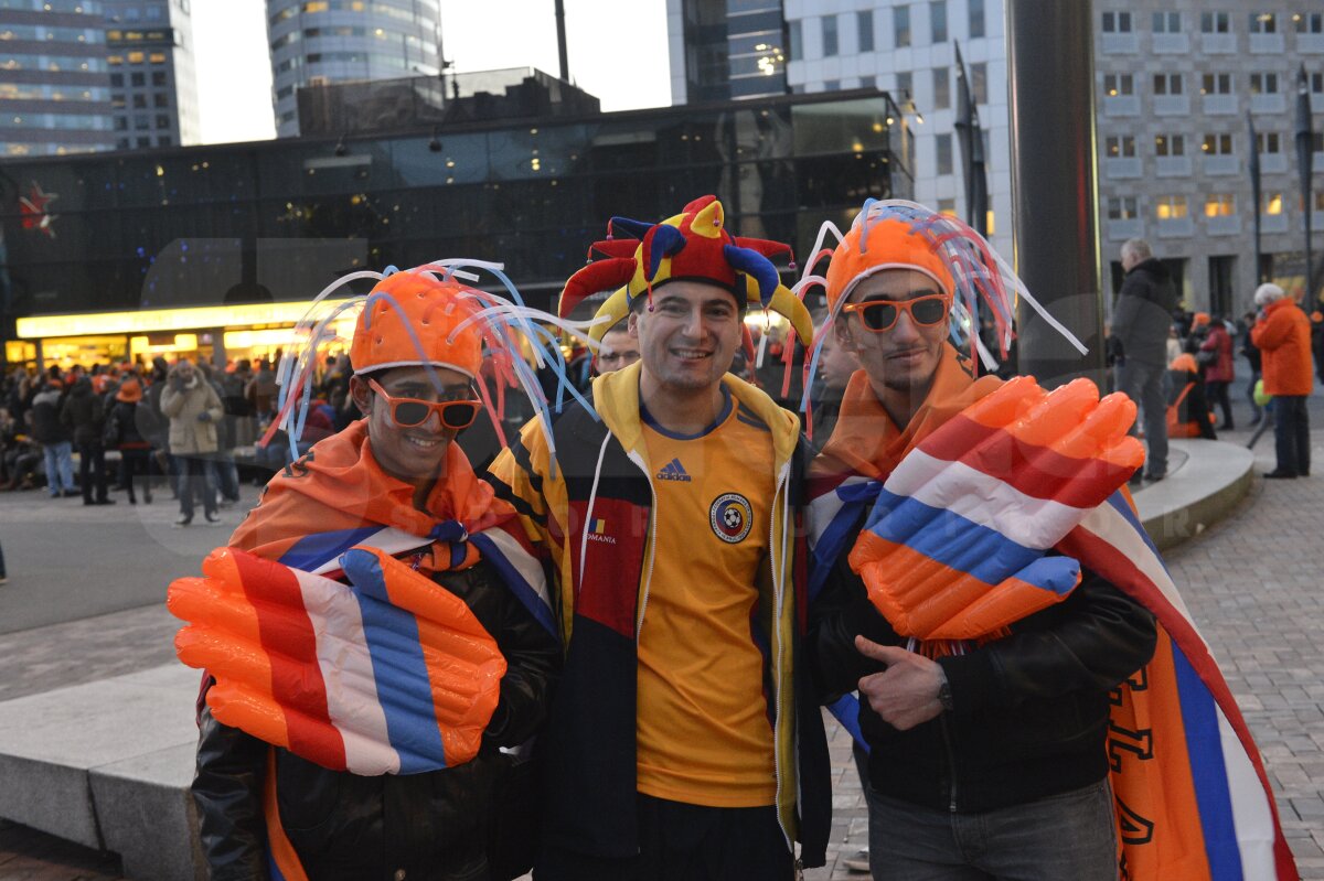 FOTO Suporterii români, solidari cu fanul rapidist » Imagini cu atmosfera de pe Amsterdam ArenA
