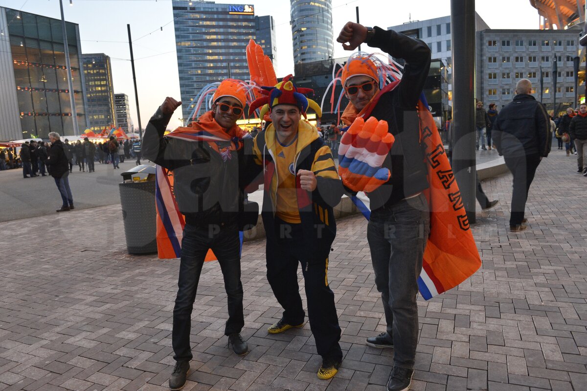 FOTO Suporterii români, solidari cu fanul rapidist » Imagini cu atmosfera de pe Amsterdam ArenA