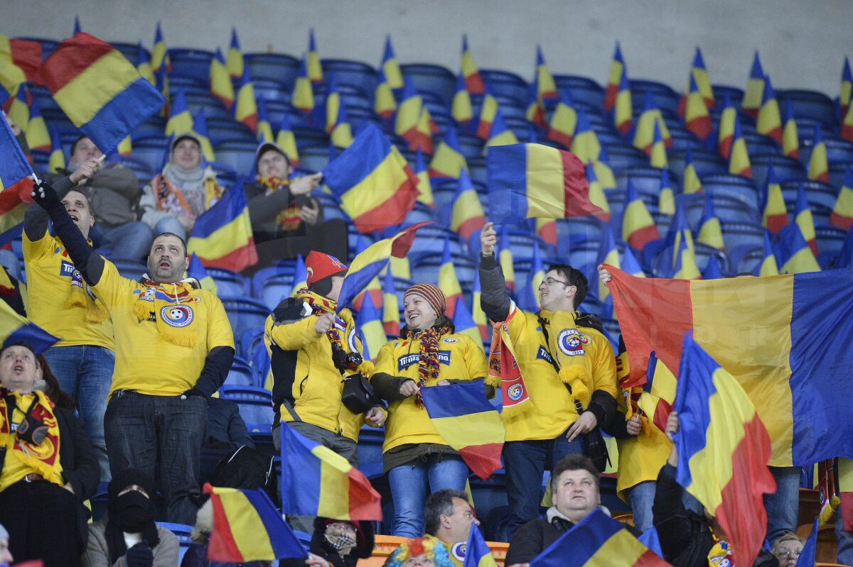 FOTO Suporterii români, solidari cu fanul rapidist » Imagini cu atmosfera de pe Amsterdam ArenA