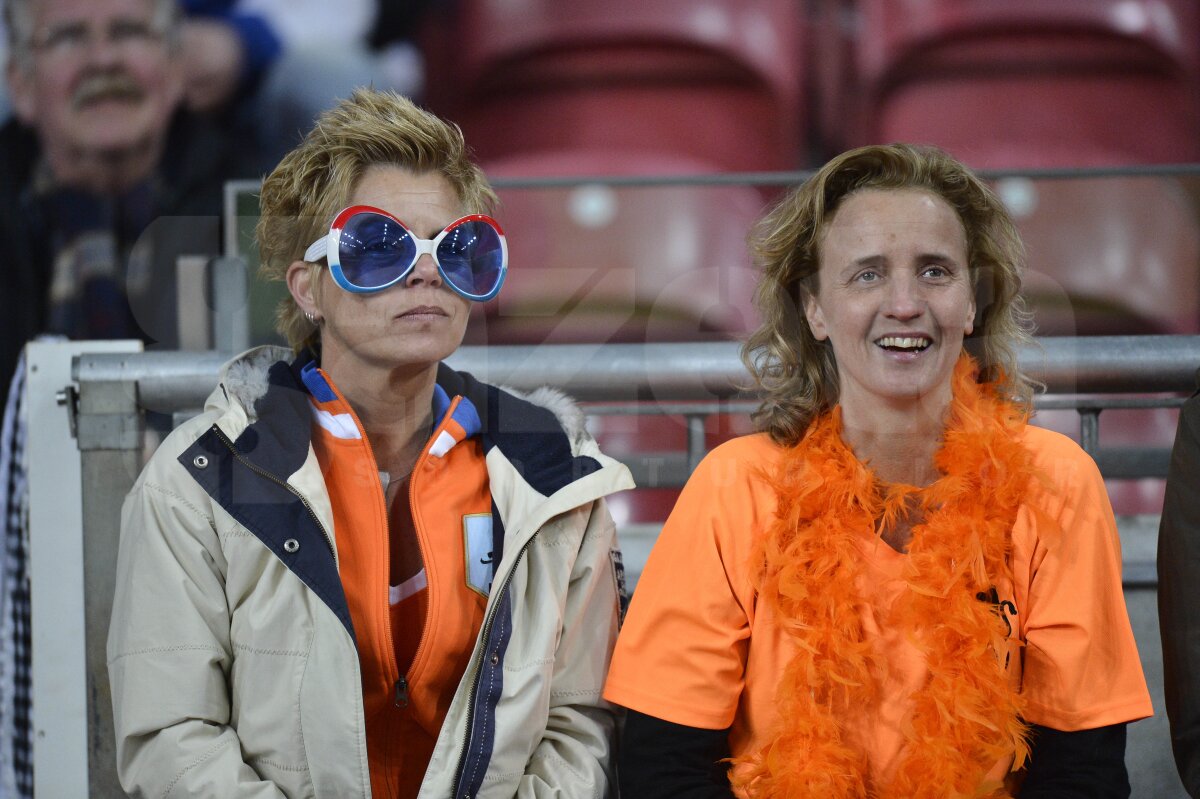 FOTO Suporterii români, solidari cu fanul rapidist » Imagini cu atmosfera de pe Amsterdam ArenA