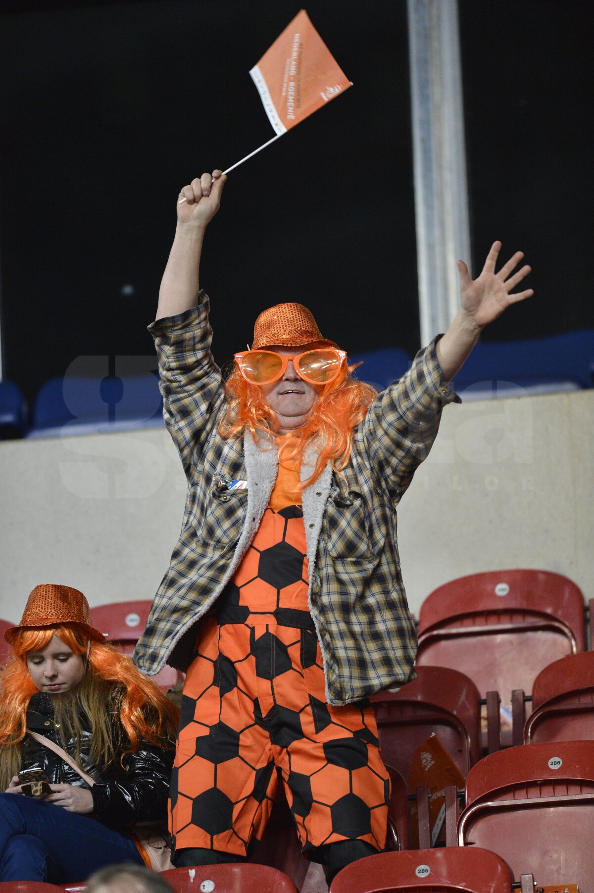 FOTO Suporterii români, solidari cu fanul rapidist » Imagini cu atmosfera de pe Amsterdam ArenA