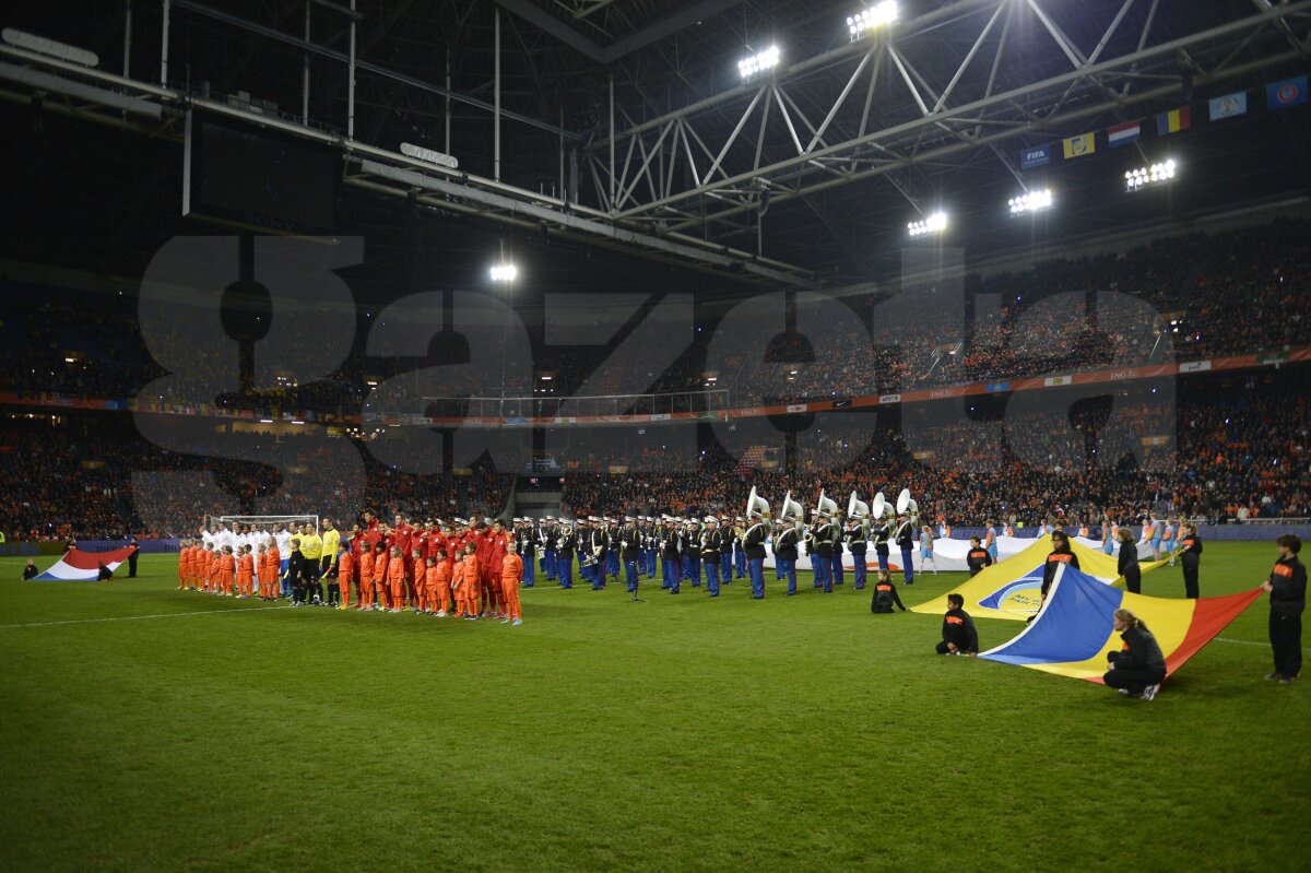 FOTO Suporterii români, solidari cu fanul rapidist » Imagini cu atmosfera de pe Amsterdam ArenA