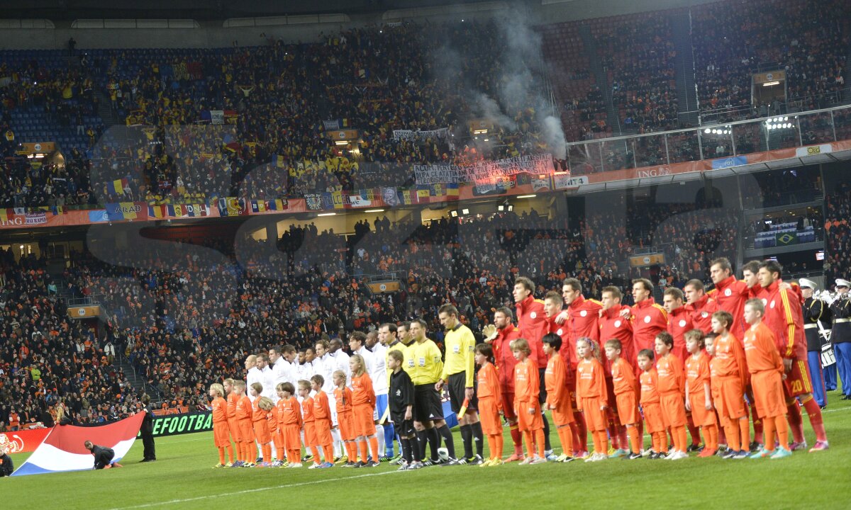 FOTO Suporterii români, solidari cu fanul rapidist » Imagini cu atmosfera de pe Amsterdam ArenA