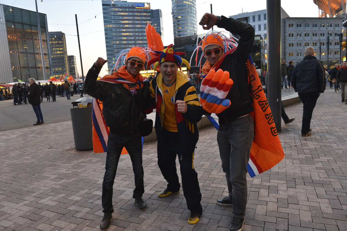 FOTO Petarde şi "Pe mama lor!" » Cum au trăit suporterii români meciul cu Olanda