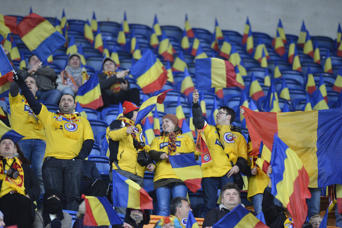 FOTO Petarde şi "Pe mama lor!" » Cum au trăit suporterii români meciul cu Olanda