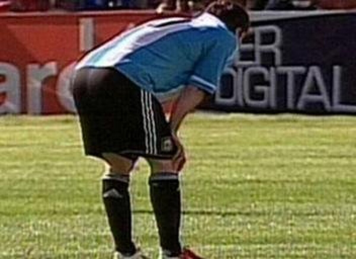FOTO Argentinienii nu se simt bine la înălţime » Messi a vomitat la pauza meciului Bolivia - Argentina