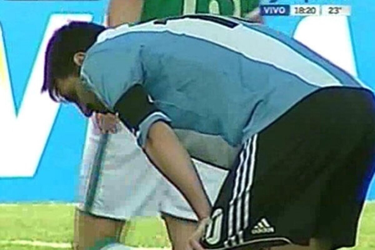 FOTO Argentinienii nu se simt bine la înălţime » Messi a vomitat la pauza meciului Bolivia - Argentina