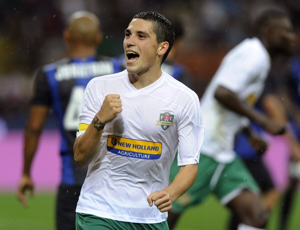 OFICIAL. Stanciu e al Stelei! » FOTO Imagini cu fotbalistul la palat