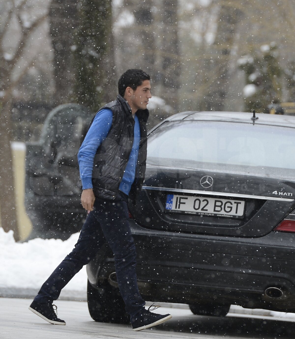 OFICIAL. Stanciu e al Stelei! » FOTO Imagini cu fotbalistul la palat