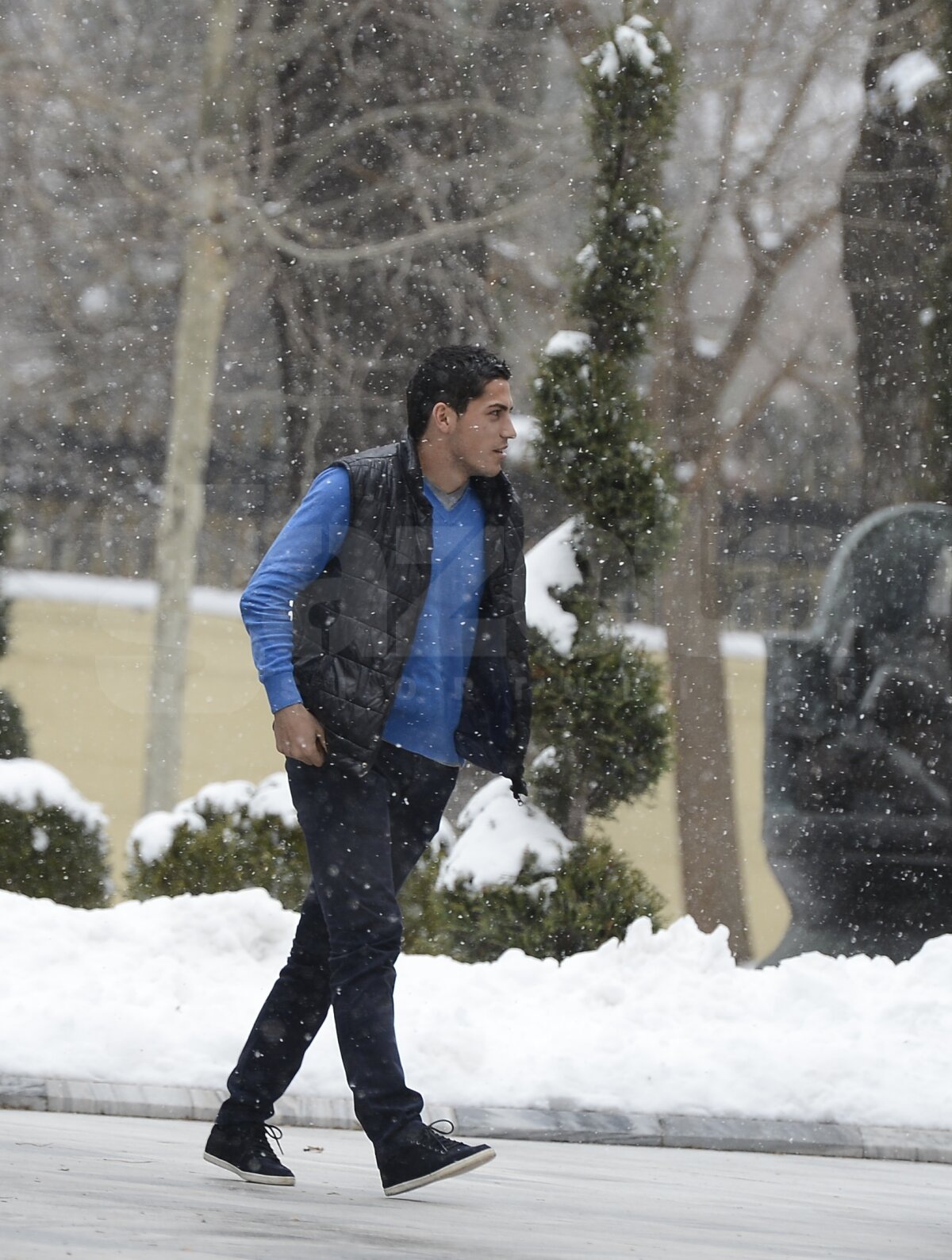 OFICIAL. Stanciu e al Stelei! » FOTO Imagini cu fotbalistul la palat