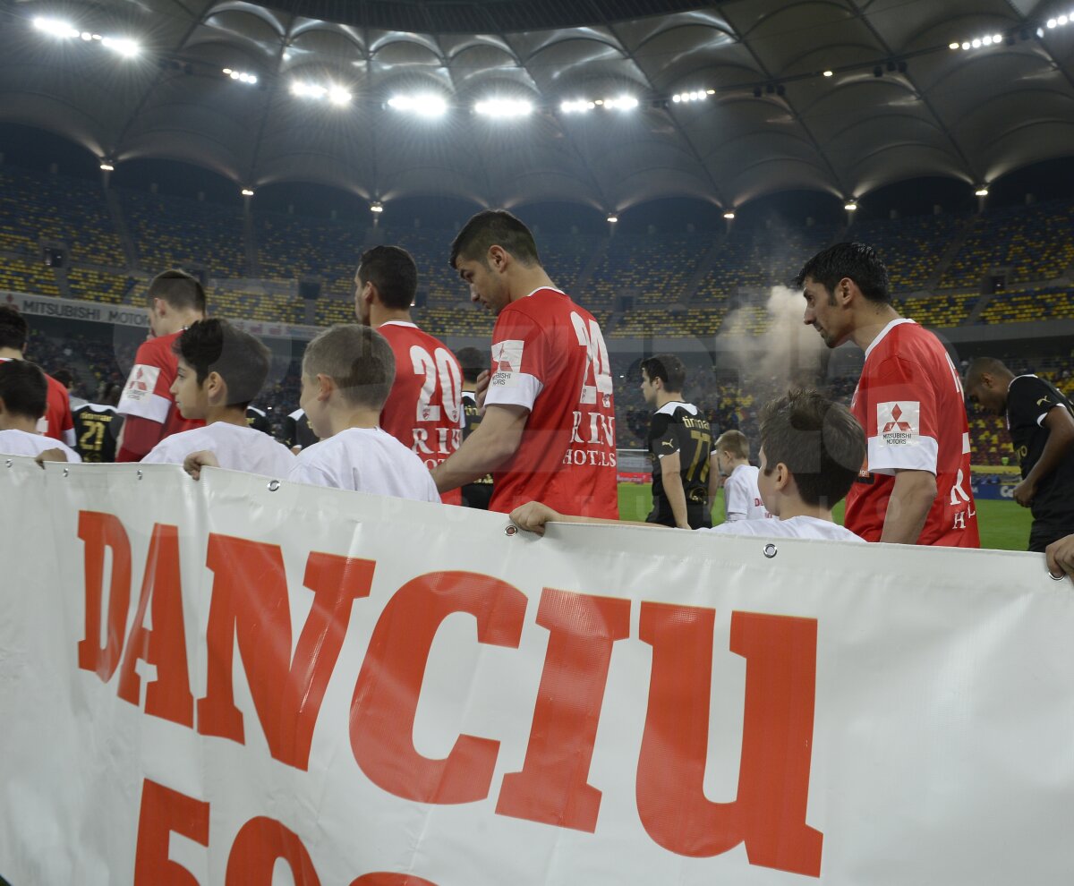 FOTO "Legenda continuă" » Dănciulescu a fost premiat înaintea partidei cu numărul 501 pe care o joacă în Liga 1