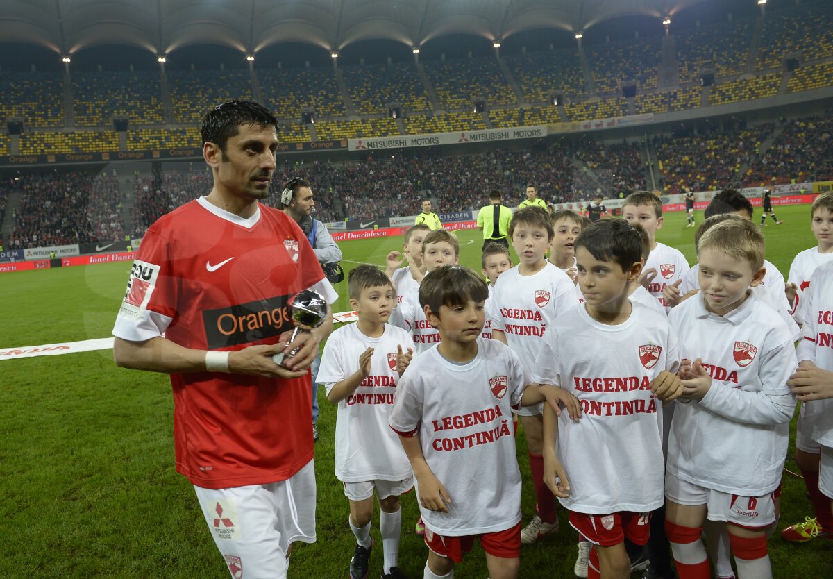 FOTO "Legenda continuă" » Dănciulescu a fost premiat înaintea partidei cu numărul 501 pe care o joacă în Liga 1