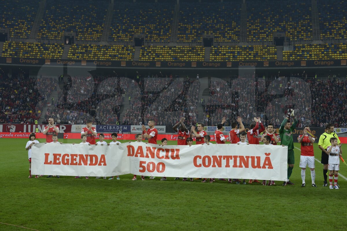 FOTO "Legenda continuă" » Dănciulescu a fost premiat înaintea partidei cu numărul 501 pe care o joacă în Liga 1