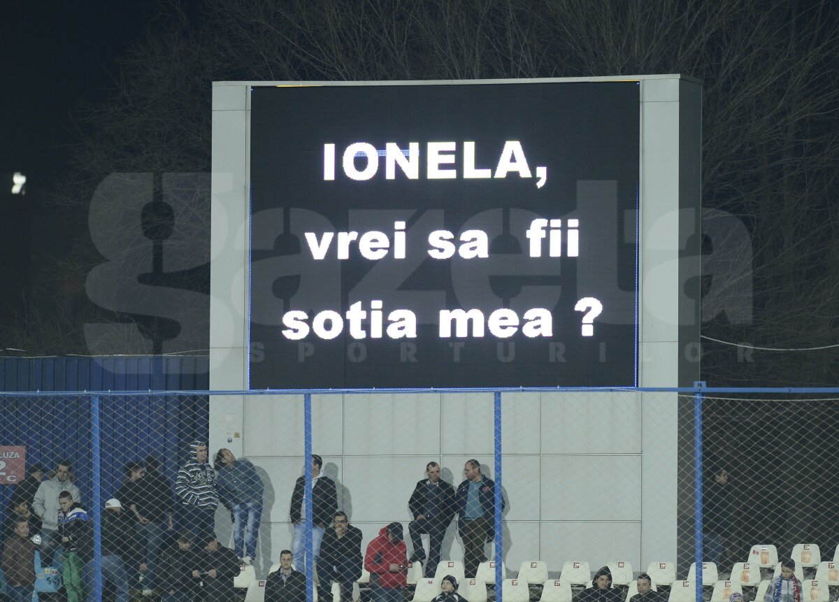 FOTO Moment inedit la Oţelul - Steaua! » Cerere în căsătorie în tribune!