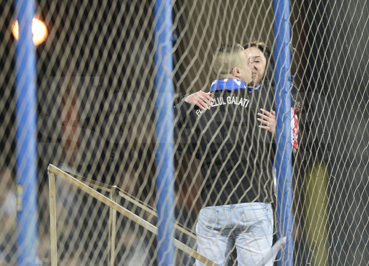 FOTO Moment inedit la Oţelul - Steaua! » Cerere în căsătorie în tribune!
