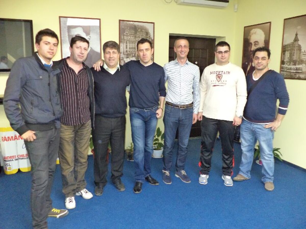 FOTO Rapidiştii i-au făcut o surpriză celui mai iubit număr 10 din istoria echipei: "Unicul decar"