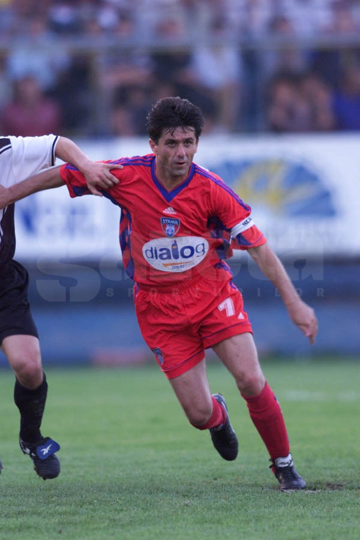 FOTO Ziua "Fiarei" » Cariera lui Marius Lăcătuş, ajuns la 49 de ani, în 30 de paşi