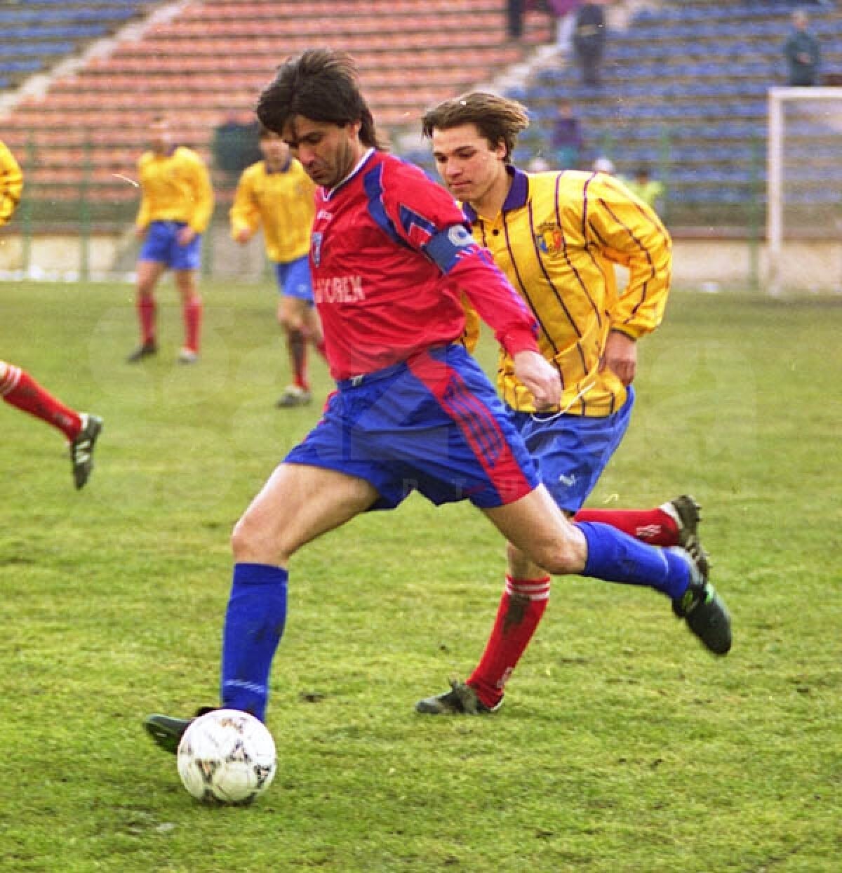 FOTO Ziua "Fiarei" » Cariera lui Marius Lăcătuş, ajuns la 49 de ani, în 30 de paşi