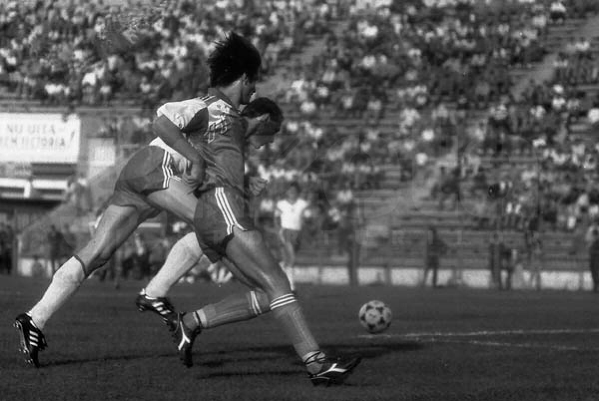 FOTO Ziua "Fiarei" » Cariera lui Marius Lăcătuş, ajuns la 49 de ani, în 30 de paşi