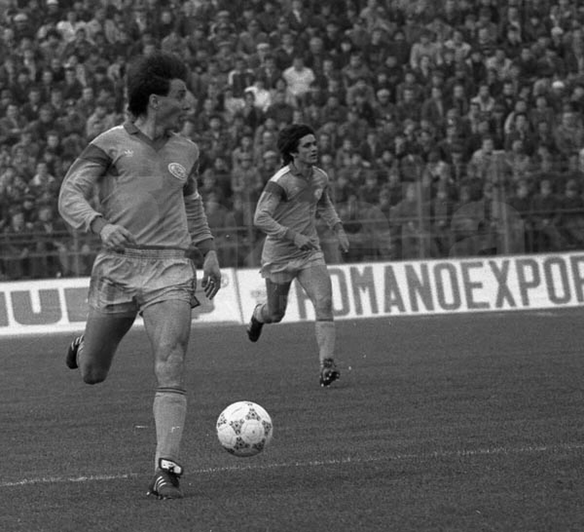 FOTO Ziua "Fiarei" » Cariera lui Marius Lăcătuş, ajuns la 49 de ani, în 30 de paşi