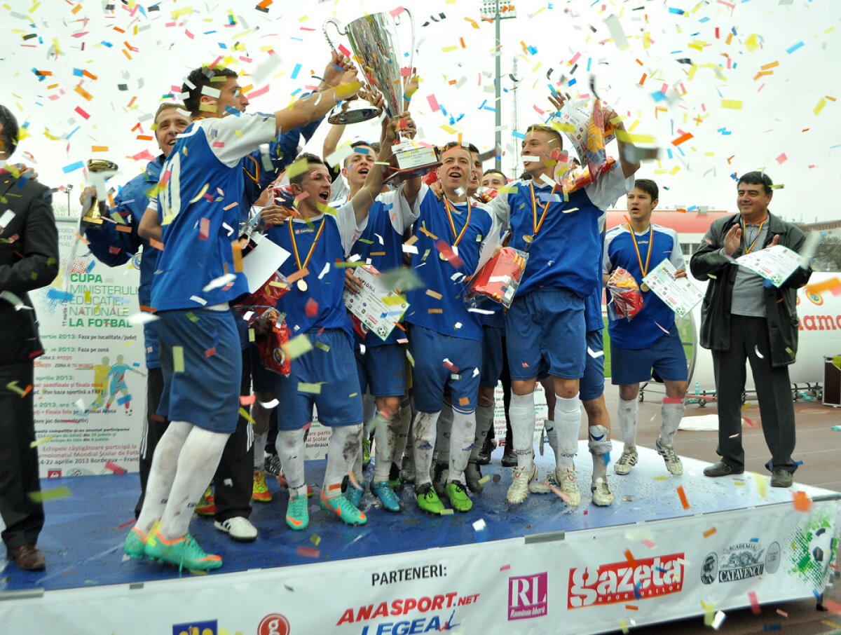 FOTO Craiova a renăscut chiar în "Ştefan cel Mare"! » Tehnologic Auto a cîştigat Cupa M.E.N. şi pleacă la Bordeaux