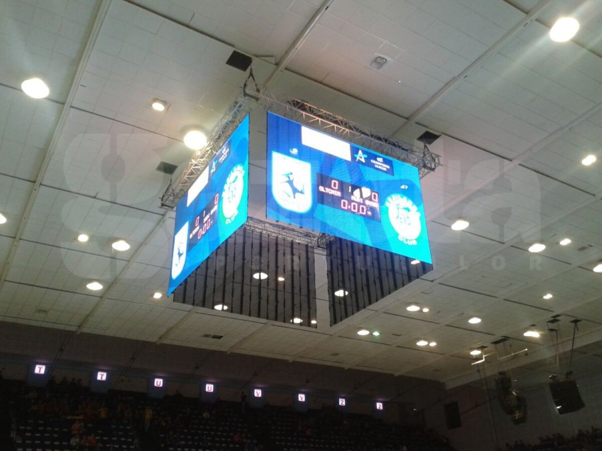 FOTO şi VIDEO Bătălia finală se dă la Veszprem » Oltchim a pierdut meciul tur cu Gyor, scor 22-24