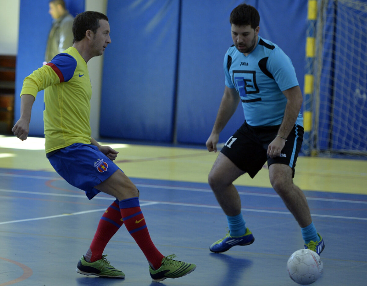 FOTO 24 îl face şi pe Reghe golgeter » Staff-ul Stelei a cîştigat un meci demonstrativ cu studenţi de la ASE