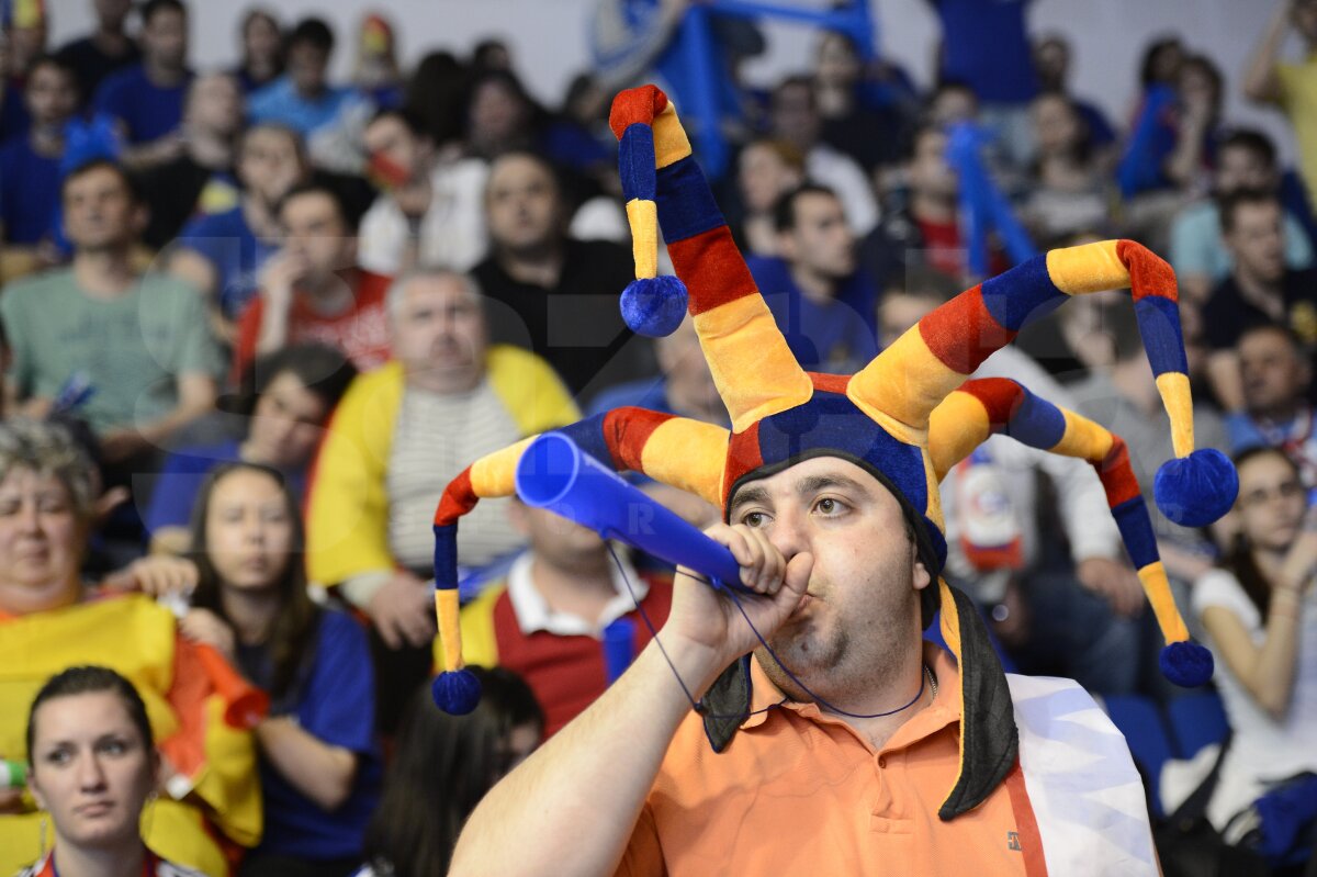 FOTO şi VIDEO Bătălia finală se dă la Veszprem » Oltchim a pierdut meciul tur cu Gyor, scor 22-24