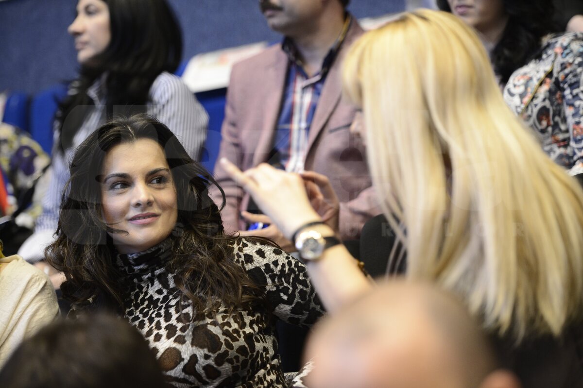 FOTO şi VIDEO Bătălia finală se dă la Veszprem » Oltchim a pierdut meciul tur cu Gyor, scor 22-24