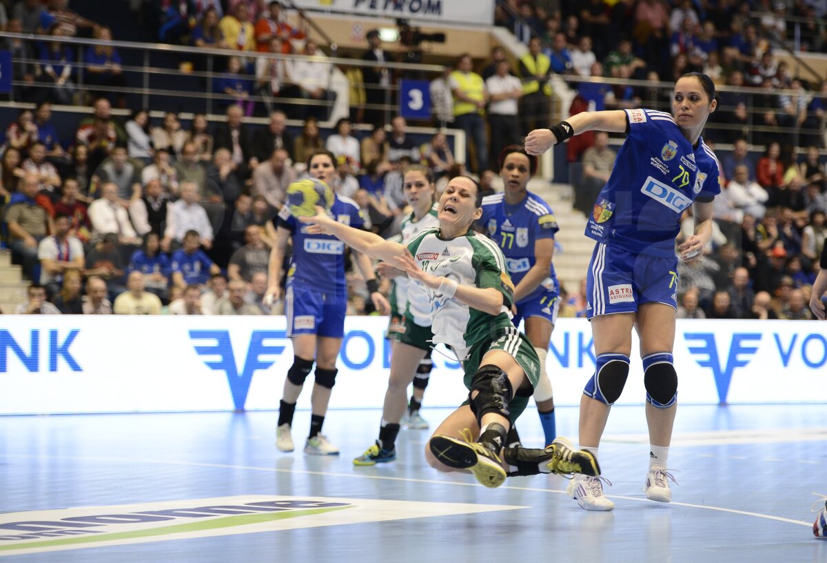 FOTO şi VIDEO Bătălia finală se dă la Veszprem » Oltchim a pierdut meciul tur cu Gyor, scor 22-24